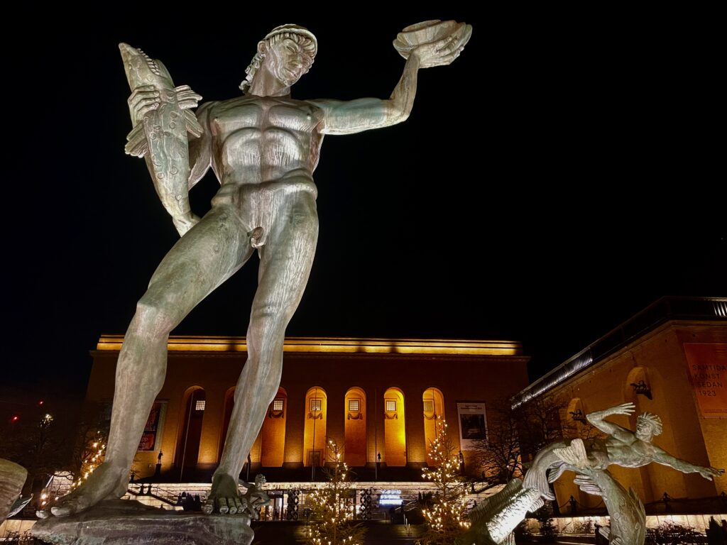 The Konstmuseum at Götaplatsen lit up in orange. Photo by Hanne De Coninck.